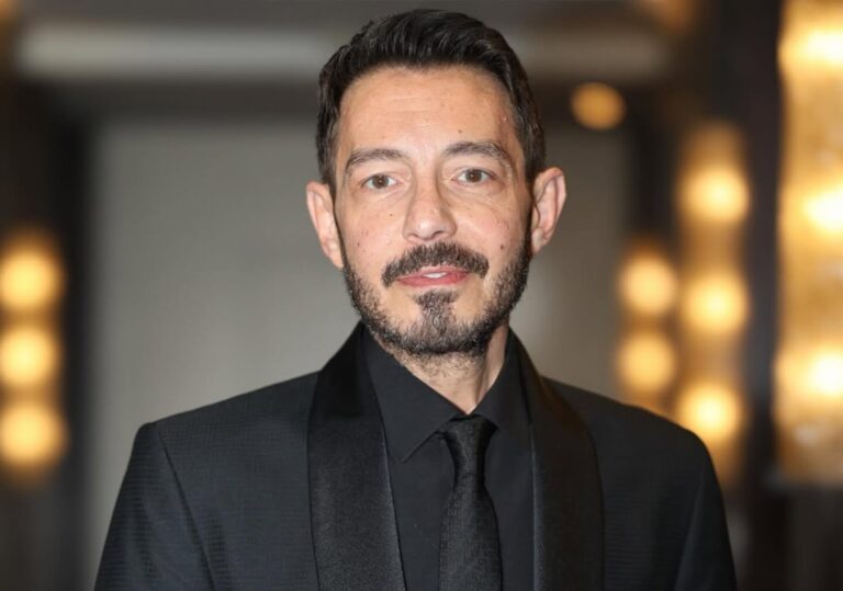 صورة الفنان المصري أحمد زاهر خلال حضوره إحدى الحفلات