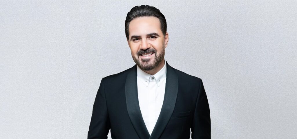 وائل جلسة في جلسة تصويرية استعدادا لإحياء حفل غنائي في المغرب