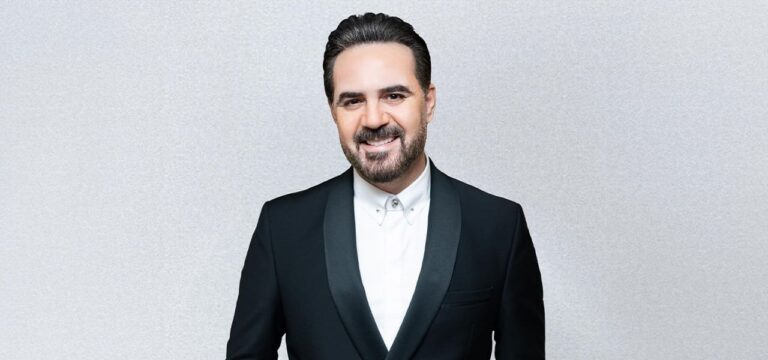 وائل جلسة في جلسة تصويرية استعدادا لإحياء حفل غنائي في المغرب