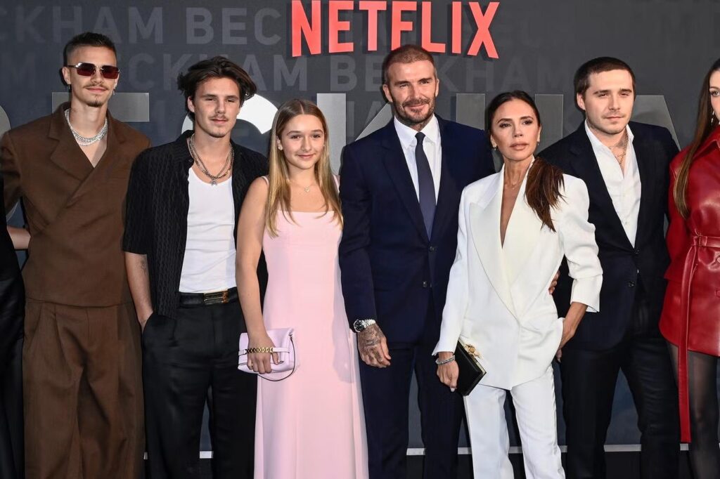 بروكلين بيكهام مع والديه ديفيد وفيكتوريا وسط خلافات عائلية