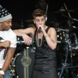 لوداكريس يؤدي أغنية Baby أمام جاستن بيبر في حفل سوبر بول 2026