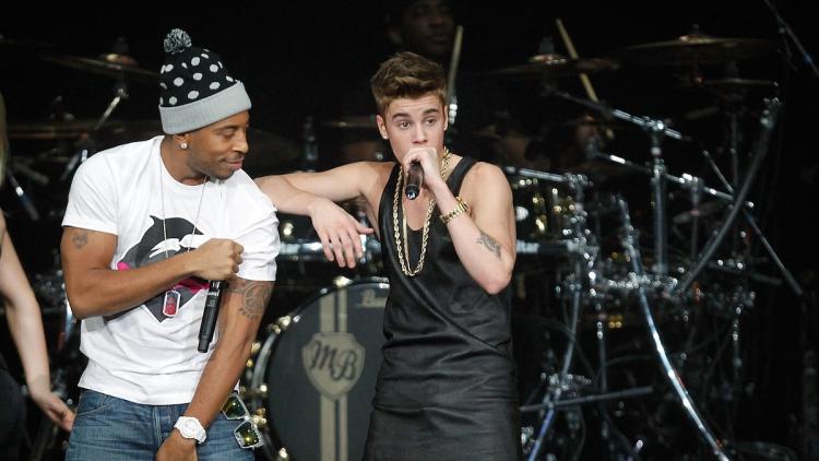 لوداكريس يؤدي أغنية Baby أمام جاستن بيبر في حفل سوبر بول 2026