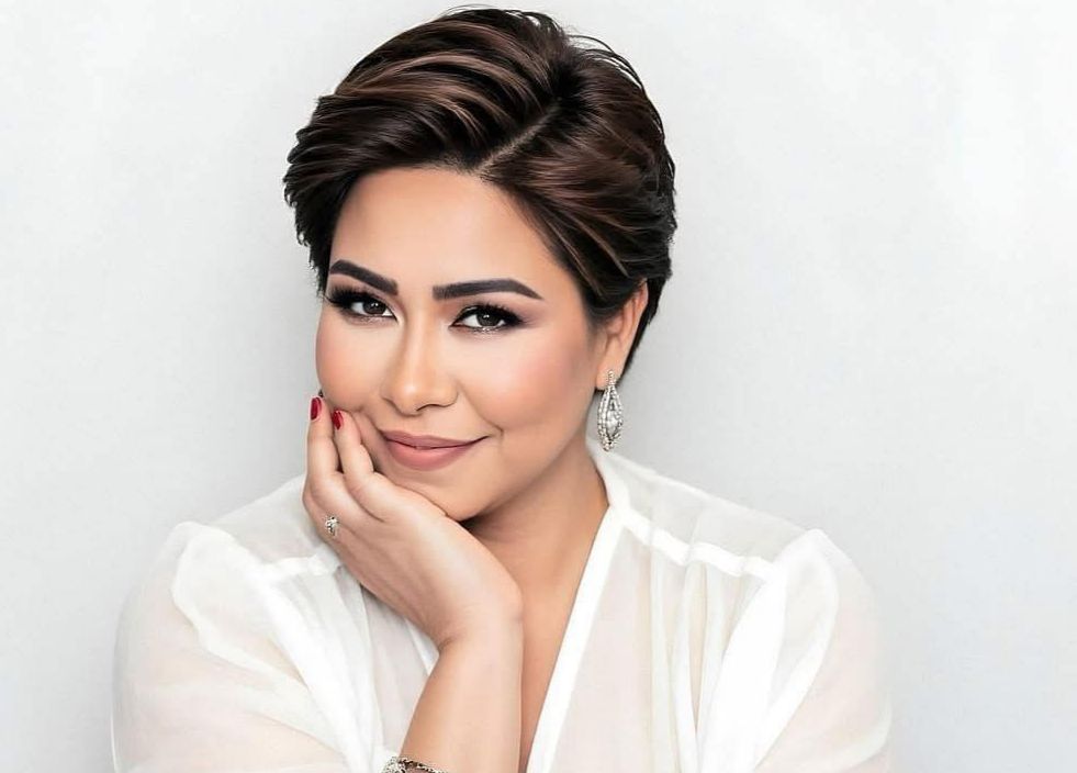 شيرين عبدالوهاب سيارة مغطاة بالتراب أمام منزلها بعد مرضها