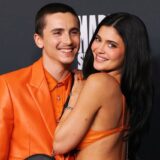 Kylie Jenner ترتدي خاتم ألماسي يثير شائعات خطوبتها مع Timothée Chalamet