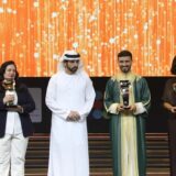 فوزية محمودي خلال تتويجها بلقب صانعة الأمل في دبي 2026