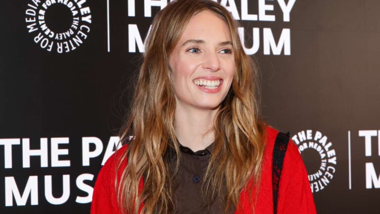 مايا هوك في حفل زفافها بحضور نجوم Stranger Things في نيويورك 2026