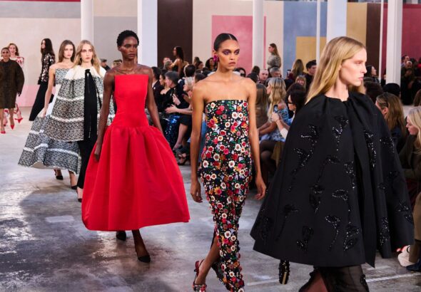 أسبوع الموضة في نيويورك 2026: عروض خريف‑شتاء وتصاميم عالمية